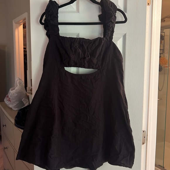 Free People Peplum Style Dress with cute cutout detail and pockets - Picture 2 of 9